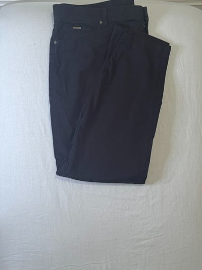 black hugo boss chino